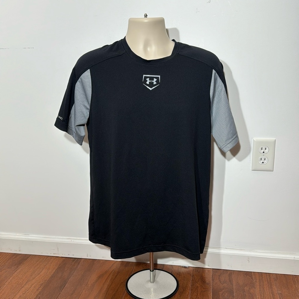 Under Armour Heat Gear Black/Gray Short Sleeve Shirt - Medium